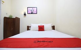 RedDoorz @ Jalan Parangtritis